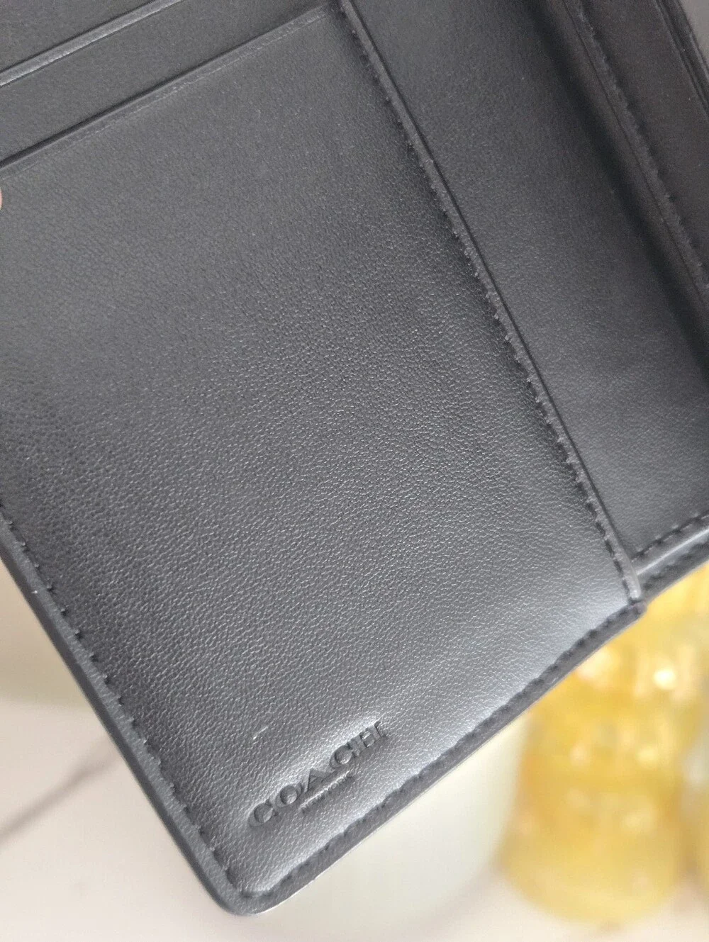 💋Like New Coach Lips Print Black Leather Trifold Wallet💋
